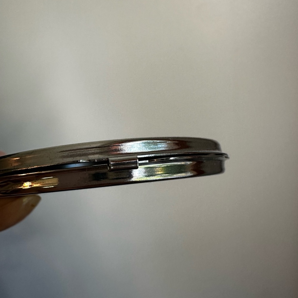 Compact Mirror - Picture 6 of 6